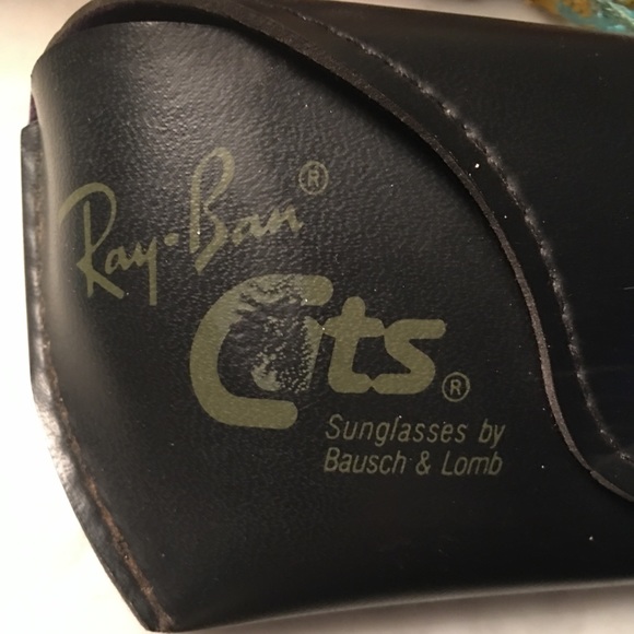 Vintage Ray Ban sunglasses. Black lens and frame - Picture 6 of 8